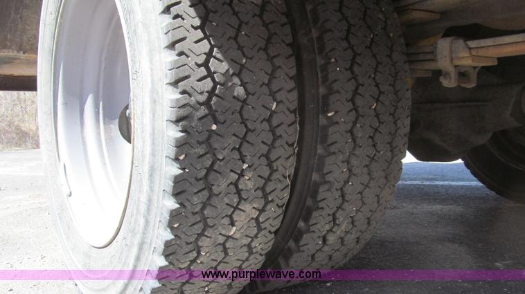 image for item E3853 1995 GMC Sierra 3500 utilty truck