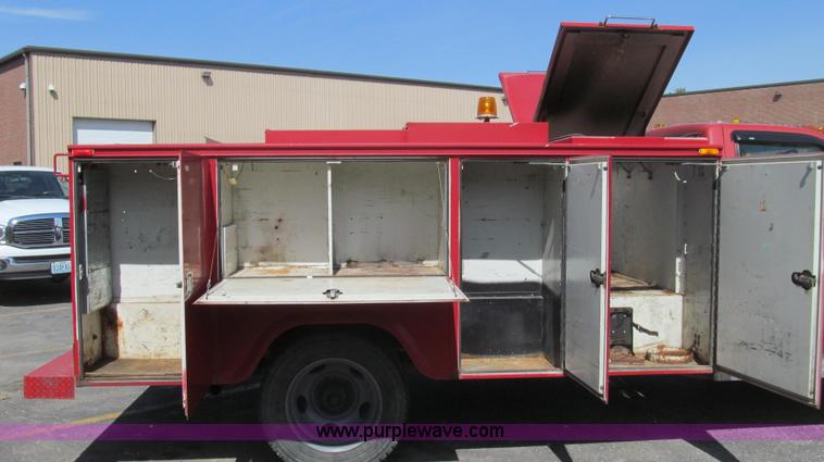 image for item E3853 1995 GMC Sierra 3500 utilty truck