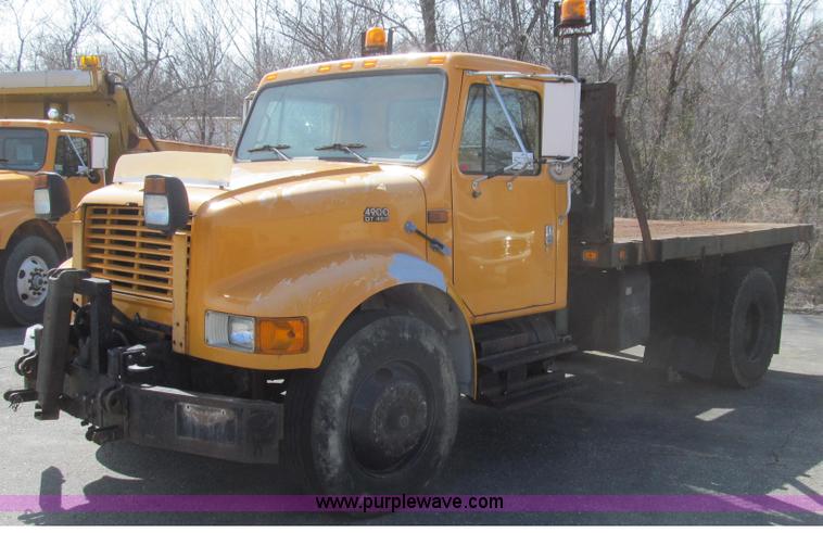 image for item E3854 1997 International 4900 dump truck