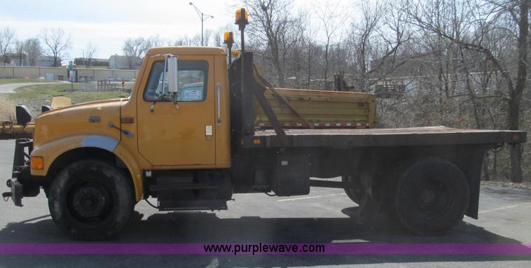 image for item E3854 1997 International 4900 dump truck
