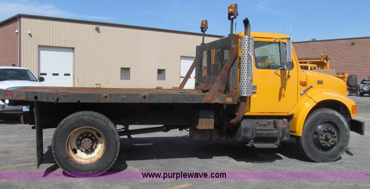 image for item E3854 1997 International 4900 dump truck