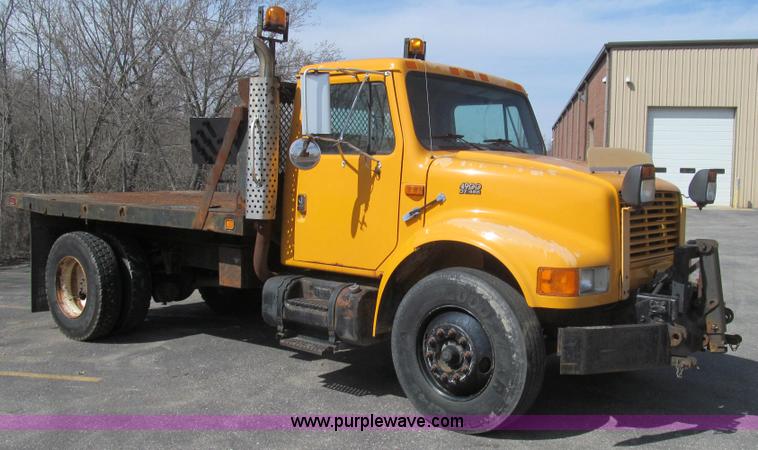 image for item E3854 1997 International 4900 dump truck