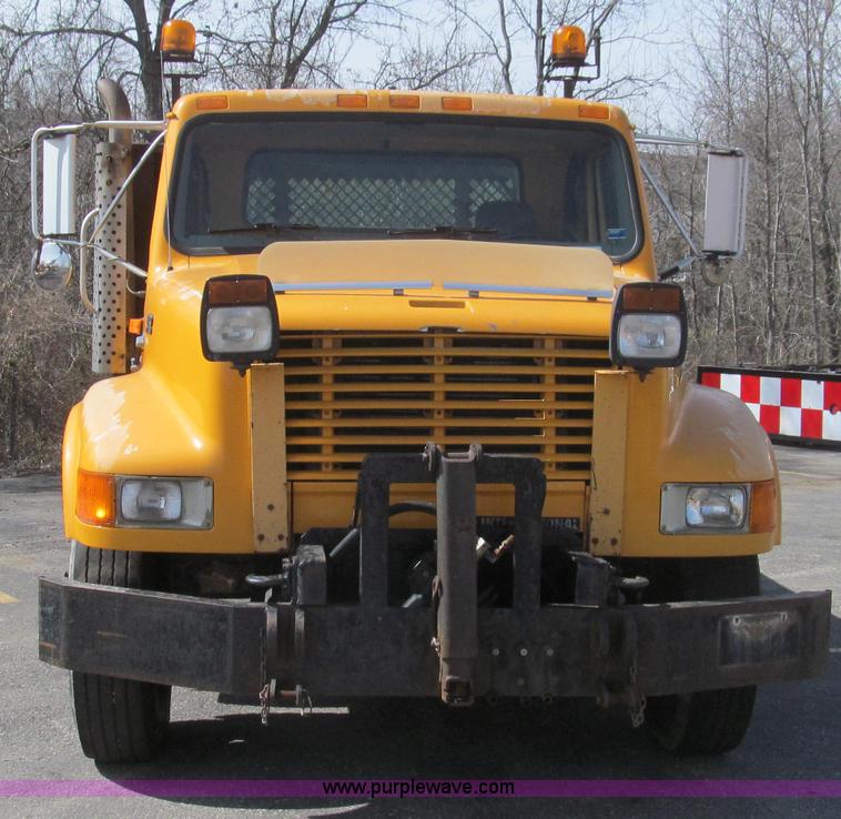 image for item E3854 1997 International 4900 dump truck