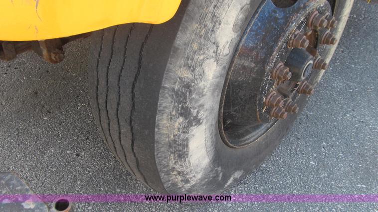 image for item E3854 1997 International 4900 dump truck