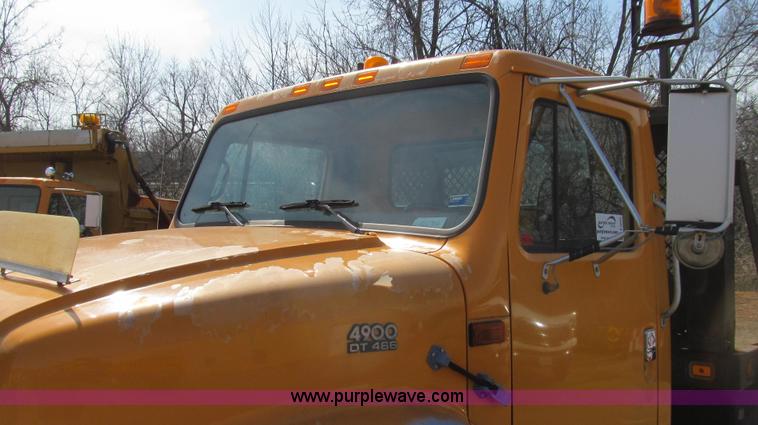 image for item E3854 1997 International 4900 dump truck