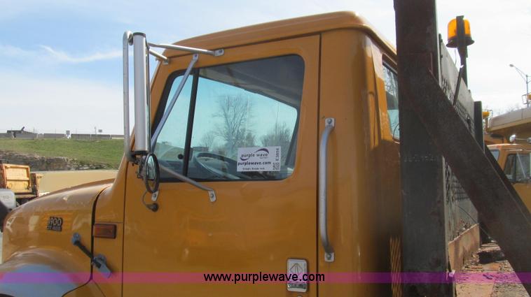 image for item E3854 1997 International 4900 dump truck