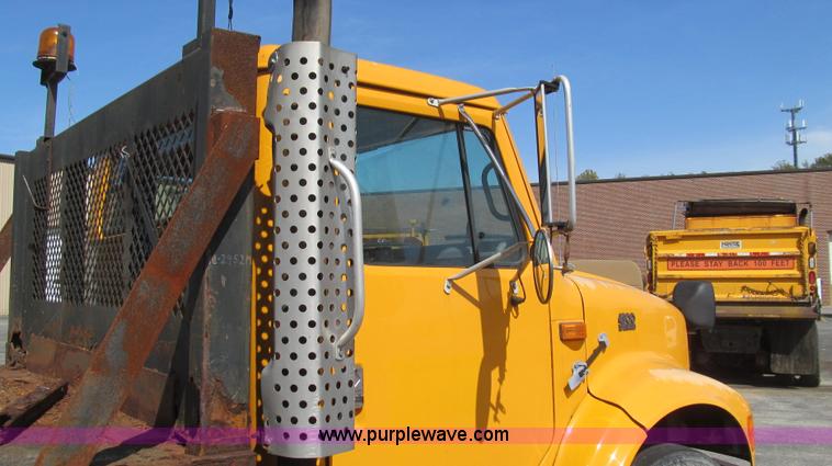 image for item E3854 1997 International 4900 dump truck