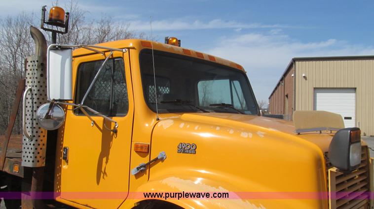 image for item E3854 1997 International 4900 dump truck