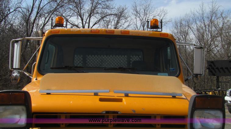 image for item E3854 1997 International 4900 dump truck