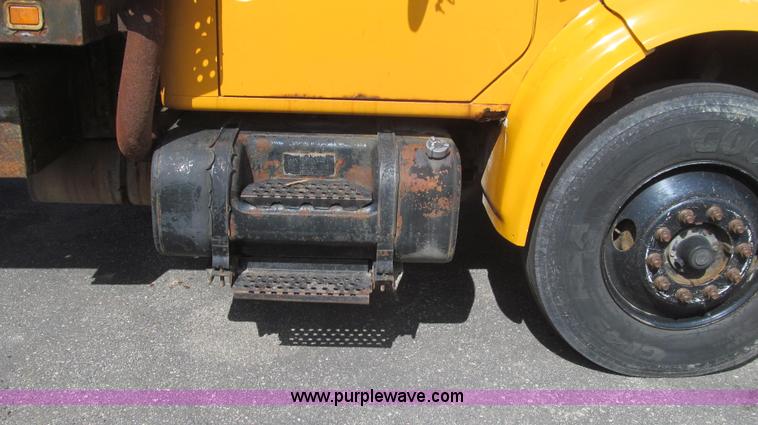 image for item E3854 1997 International 4900 dump truck