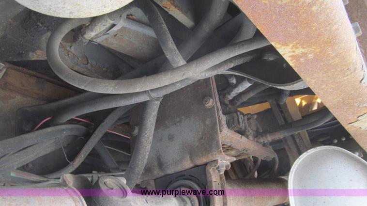 image for item E3854 1997 International 4900 dump truck