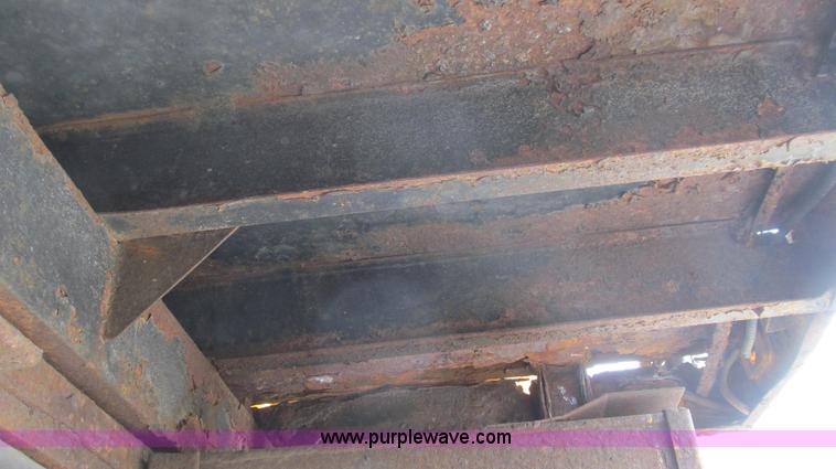 image for item E3854 1997 International 4900 dump truck