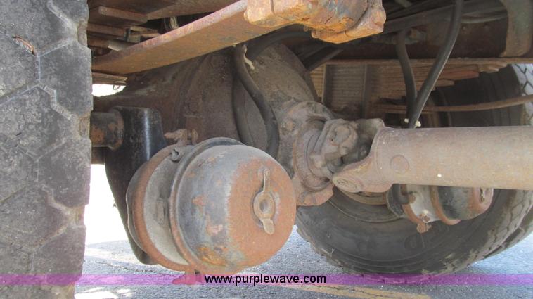 image for item E3854 1997 International 4900 dump truck