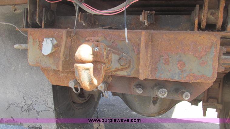 image for item E3854 1997 International 4900 dump truck