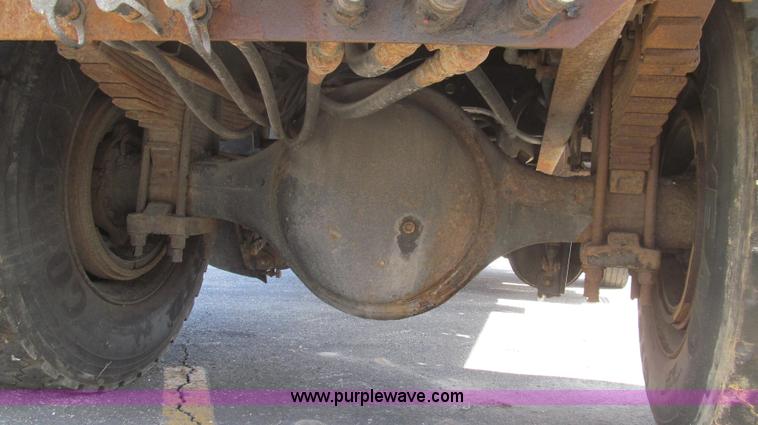 image for item E3854 1997 International 4900 dump truck