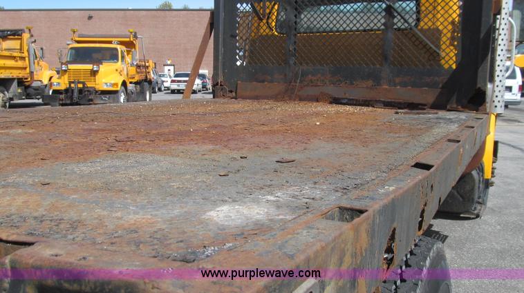 image for item E3854 1997 International 4900 dump truck