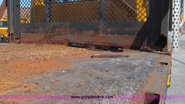 image for item E3854 1997 International 4900 dump truck