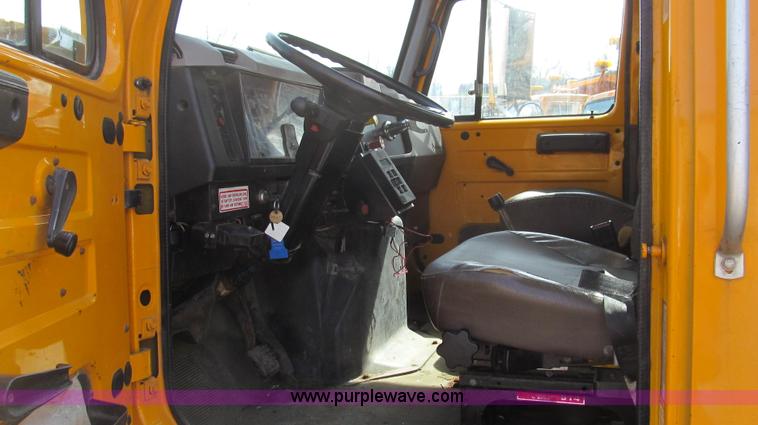 image for item E3854 1997 International 4900 dump truck