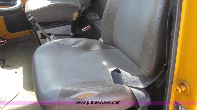 image for item E3854 1997 International 4900 dump truck