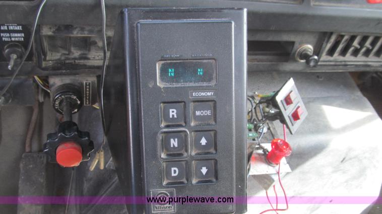 image for item E3854 1997 International 4900 dump truck