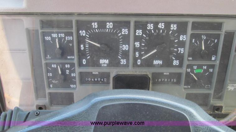 image for item E3854 1997 International 4900 dump truck