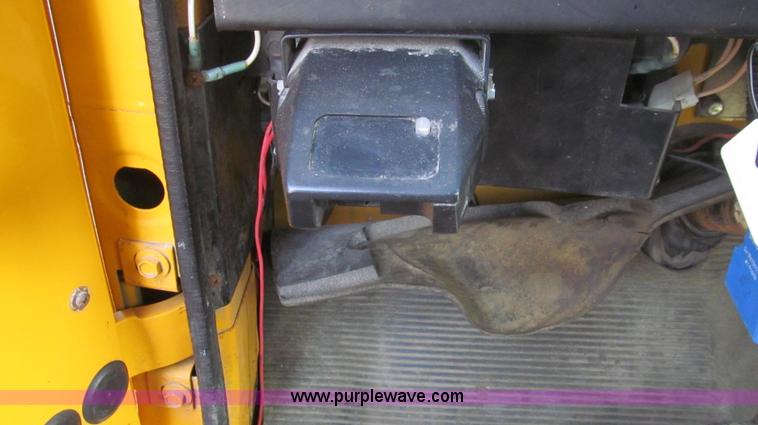 image for item E3854 1997 International 4900 dump truck