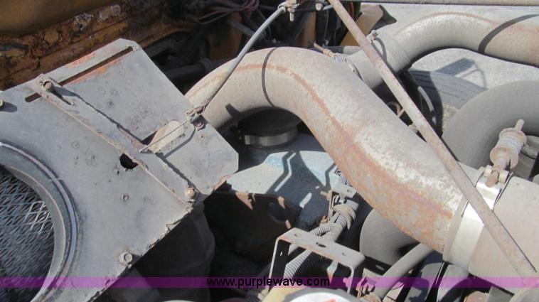 image for item E3854 1997 International 4900 dump truck