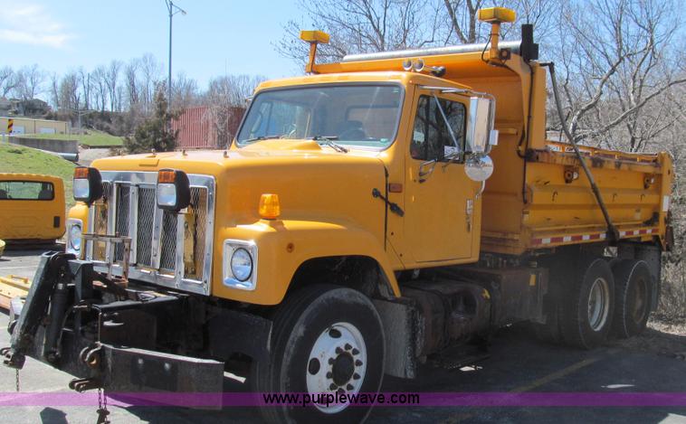 image for item E3855 2002 International 2554 dump truck