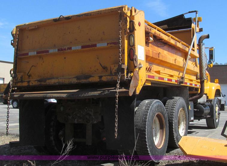 image for item E3855 2002 International 2554 dump truck