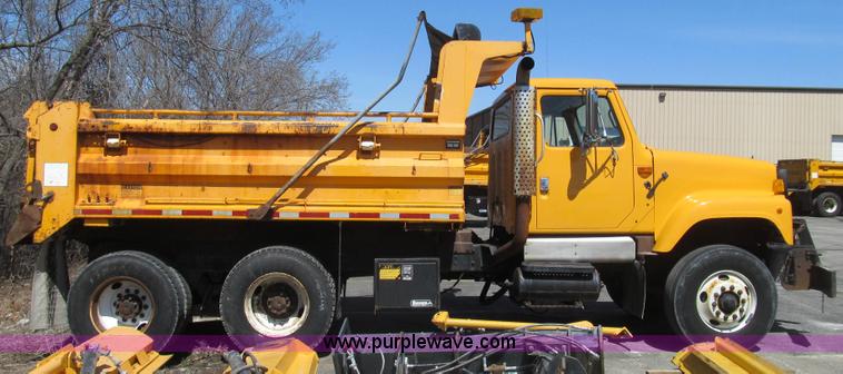 image for item E3855 2002 International 2554 dump truck