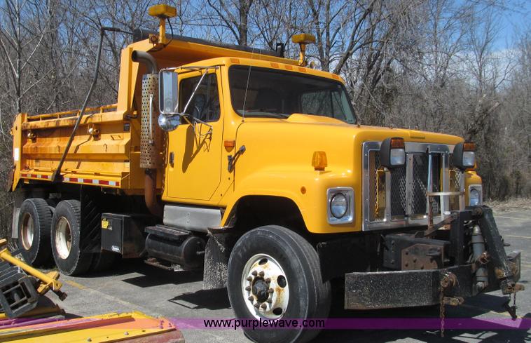 image for item E3855 2002 International 2554 dump truck