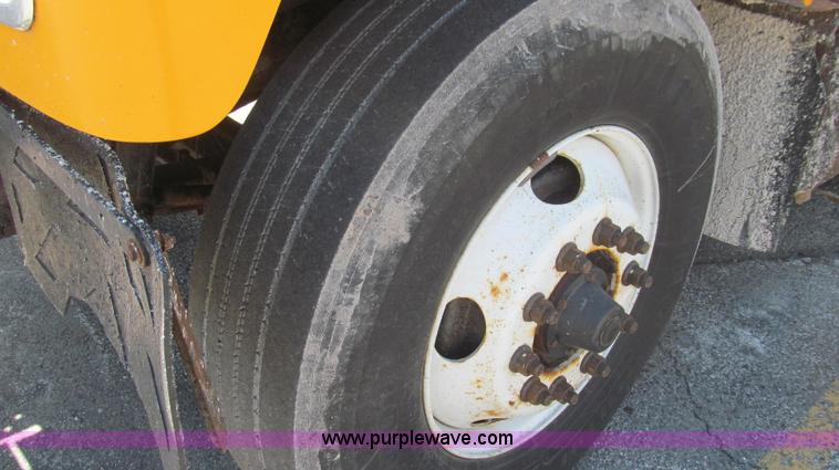 image for item E3855 2002 International 2554 dump truck