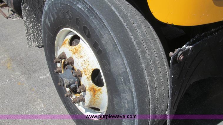 image for item E3855 2002 International 2554 dump truck