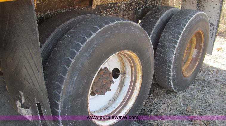 image for item E3855 2002 International 2554 dump truck