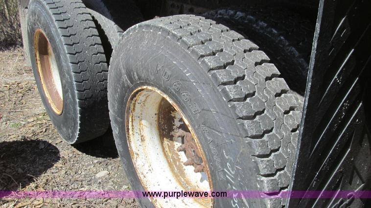 image for item E3855 2002 International 2554 dump truck