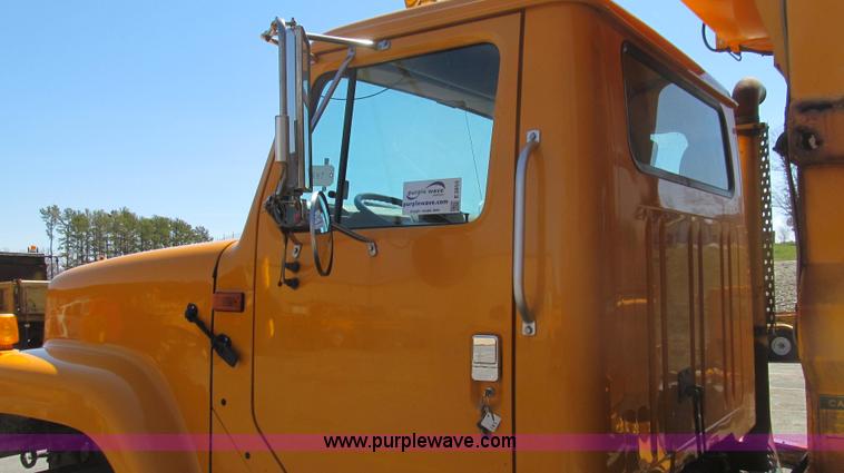 image for item E3855 2002 International 2554 dump truck