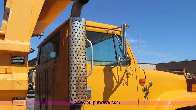 image for item E3855 2002 International 2554 dump truck