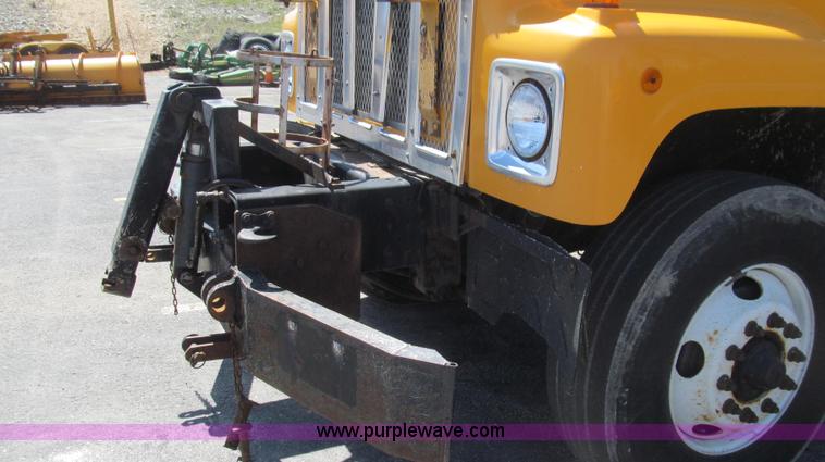 image for item E3855 2002 International 2554 dump truck