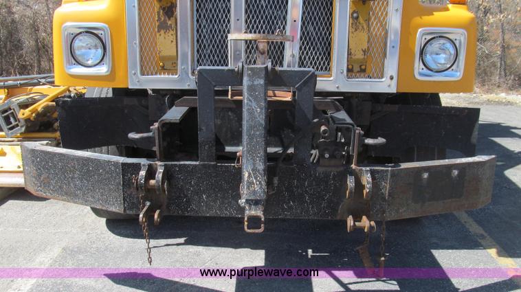 image for item E3855 2002 International 2554 dump truck