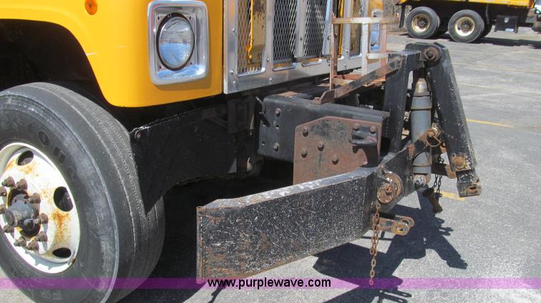 image for item E3855 2002 International 2554 dump truck