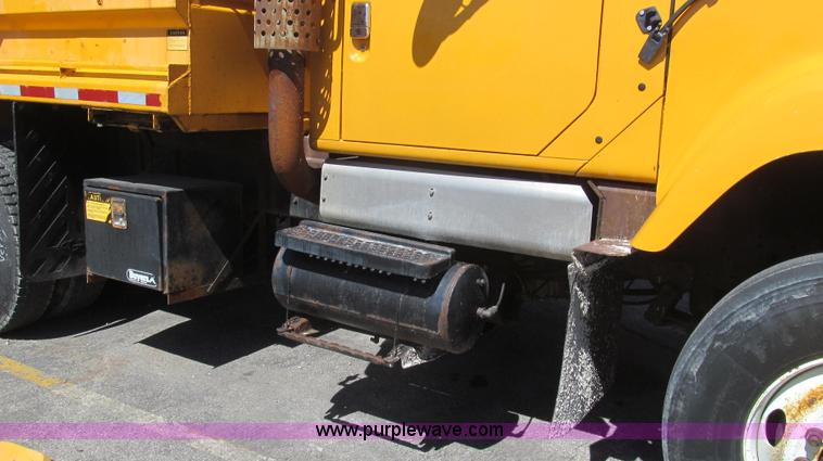 image for item E3855 2002 International 2554 dump truck