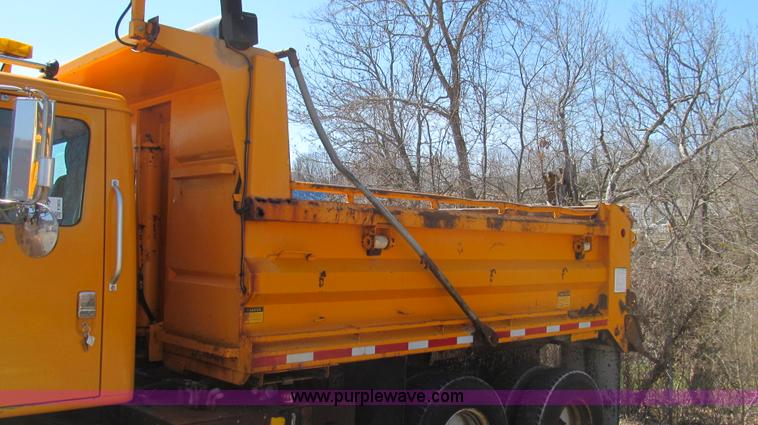 image for item E3855 2002 International 2554 dump truck