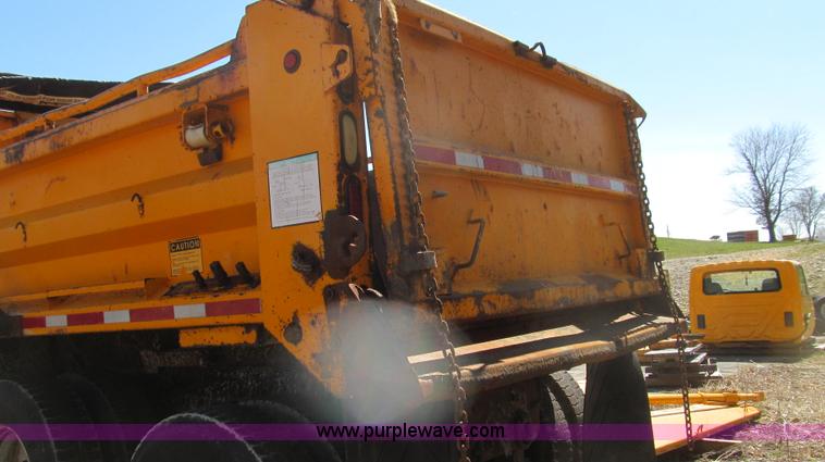 image for item E3855 2002 International 2554 dump truck