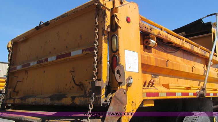 image for item E3855 2002 International 2554 dump truck