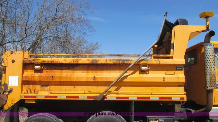 image for item E3855 2002 International 2554 dump truck