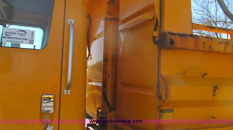 image for item E3855 2002 International 2554 dump truck