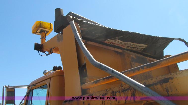 image for item E3855 2002 International 2554 dump truck