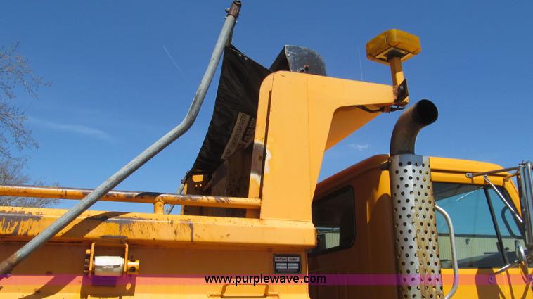 image for item E3855 2002 International 2554 dump truck