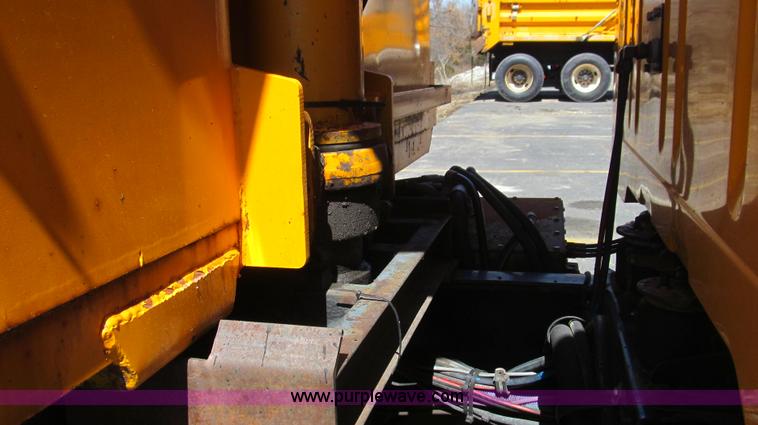 image for item E3855 2002 International 2554 dump truck