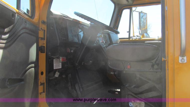 image for item E3855 2002 International 2554 dump truck